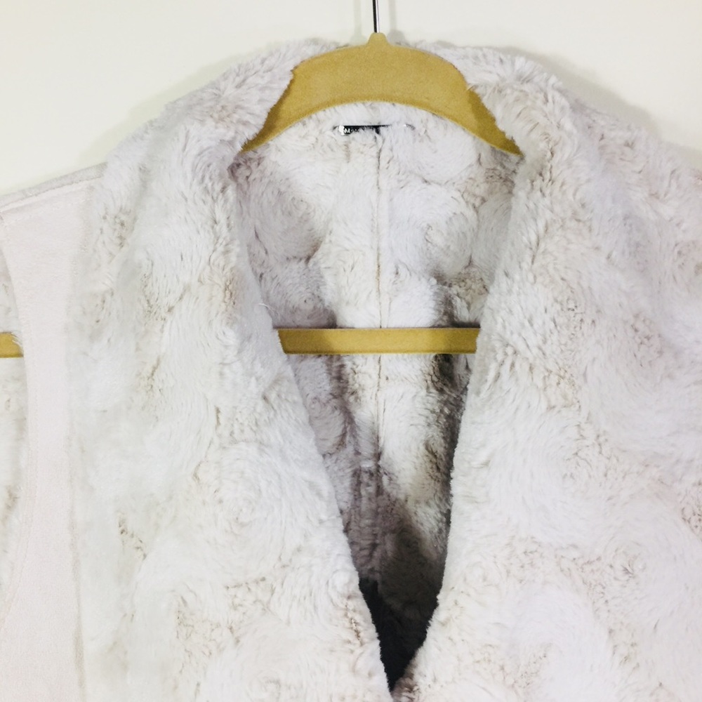 Andrew Marc New York Women’s Reversible Faux Fur Vest Cream L - Picture 4 of 8